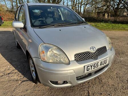 TOYOTA YARIS 1.3 VVT-i Colour Collection